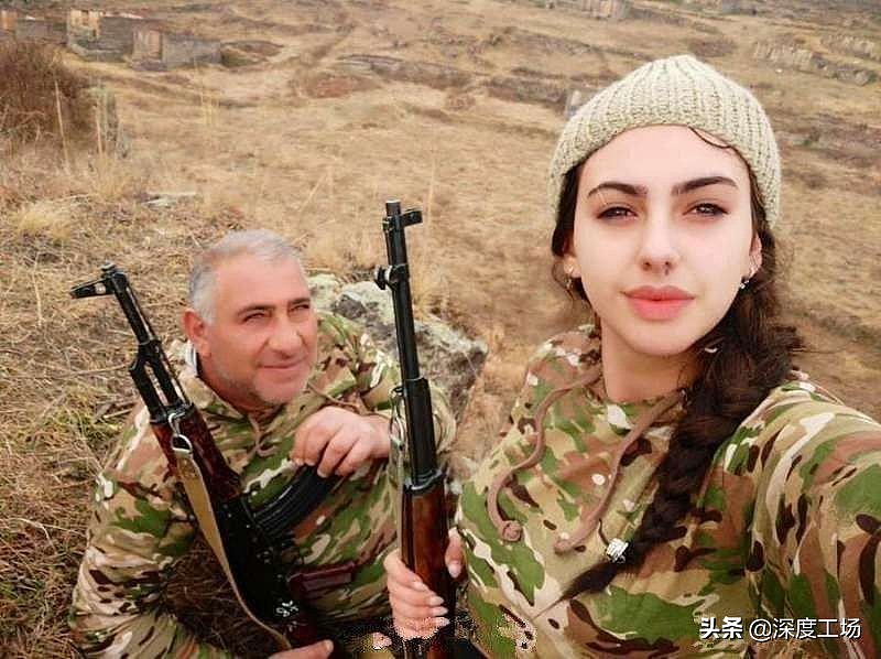 亚美尼亚冲锋枪扫射，多名负伤倒地阿塞拜疆士兵：是战争犯罪吗？
