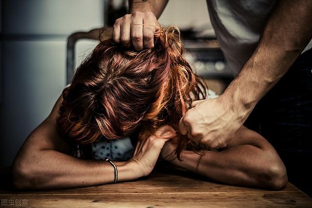 24岁女子难忍丈夫殴打跳楼求生！心理学家：家暴只有0次和无数次
