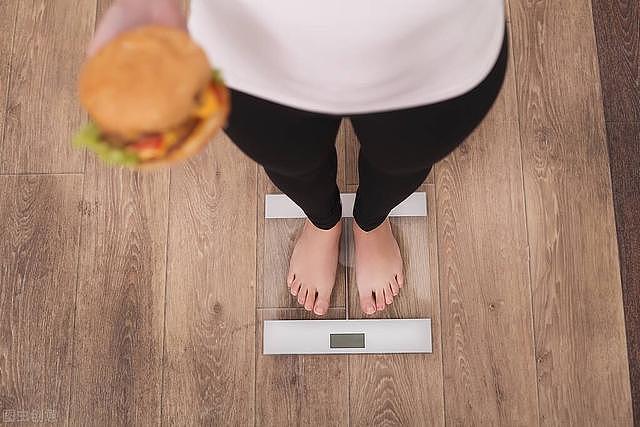 减肥别光看体重！身体出现这4个迹象，说明你正在瘦下来