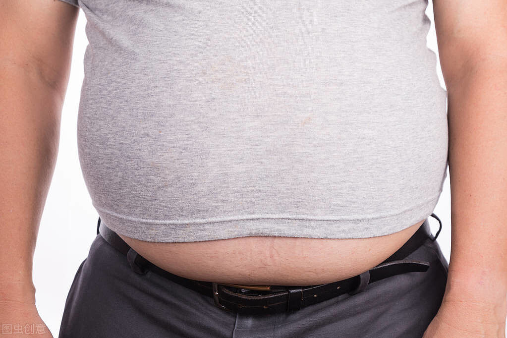 腰腹脂肪怎么减？坚持这3个方法，降低内脏脂肪，恢复平坦小腹