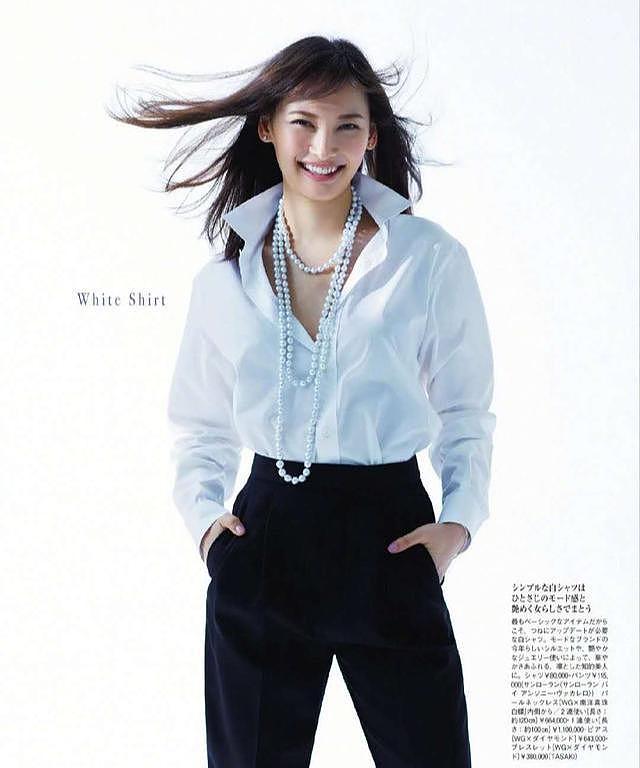 越简单越难搭，日本杂志中“黑+白”穿搭灵感，太适合黄皮人借鉴