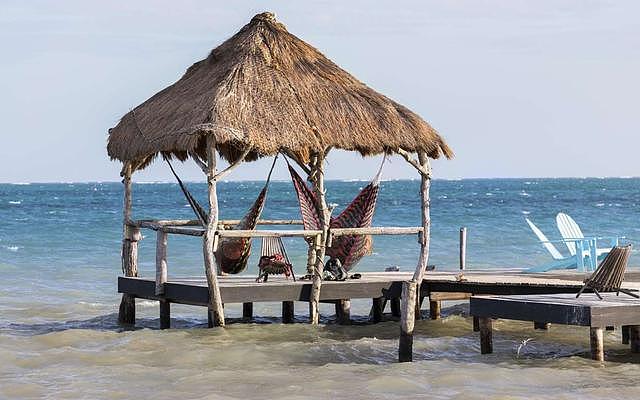 海岛游：情侣旅行的10个最佳浪漫度假胜地，海洋沙滩阳光热辣辣