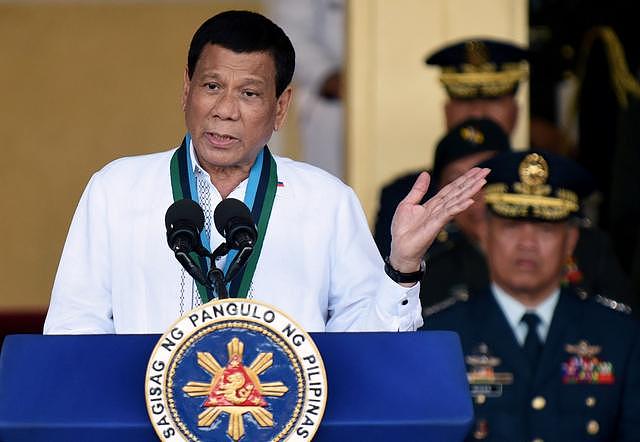 美国在南海搞军演，菲律宾总统果断表态：一不参与，二不支持