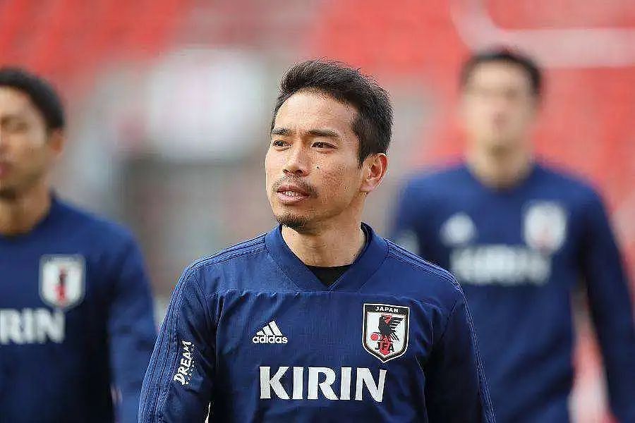 34岁日本传奇国脚：4年从拉拉队走向五大联赛，下赛季还踢欧冠