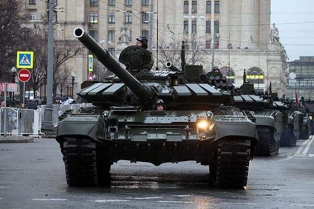 征服俄罗斯，中国96B坦克获俄专家称赞：比我们的T72强太多