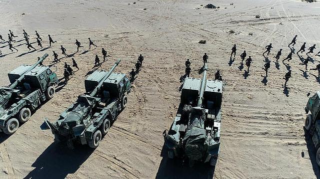 从东南沿海到戈壁沙漠，炮兵旅展示卡车炮惊人的千里机动能力
