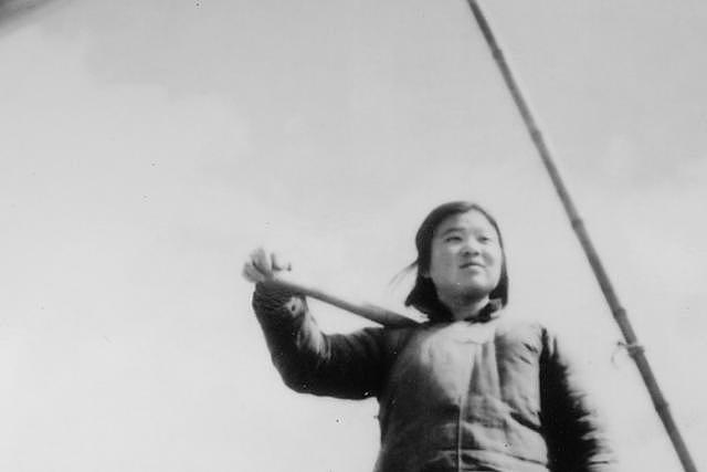 1949年，一14岁的渔家女孩儿被评为一等功臣，她到底做了什么？