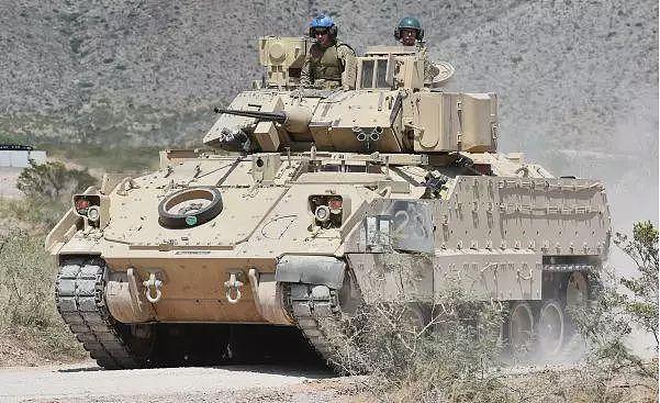 BMP-3步战车性能如何？100毫米巨炮，让美国布雷德利战车黯然失色
