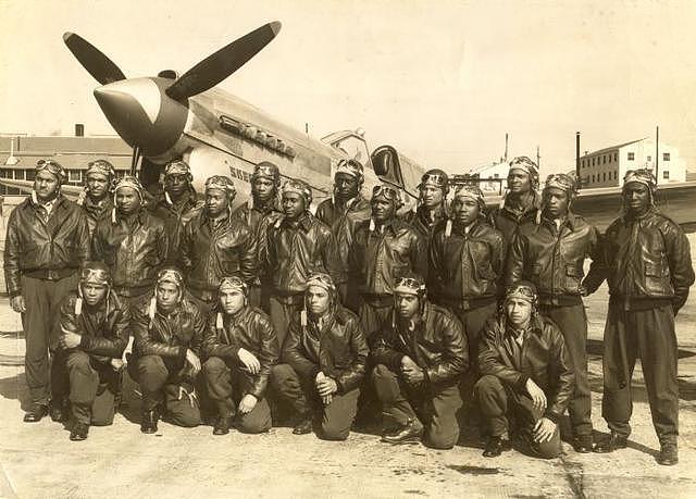 美军史上首支黑人飞行队，战绩优异让敌人敬佩，黑人权利运动先驱