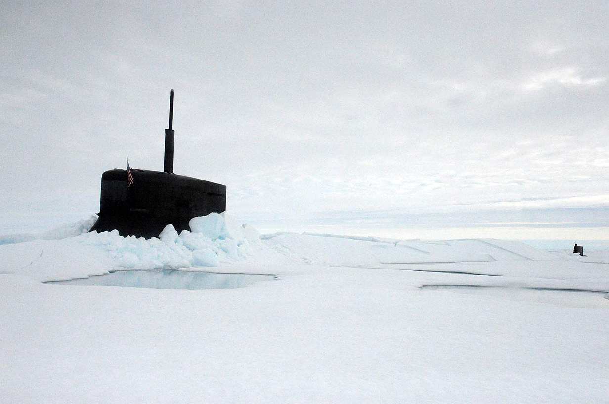 北极冰层太厚，核潜艇无法上浮！俄罗斯：用一枚洲际导弹凿个洞