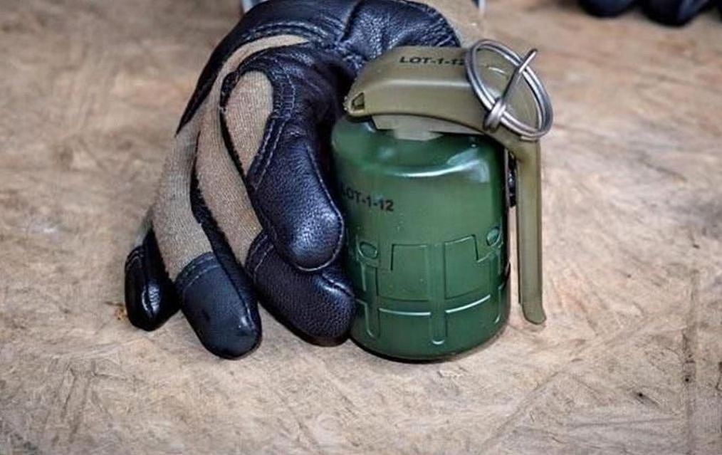 同样是一枚手榴弹，你能分得清，哪个是进攻式，哪个是防御型？