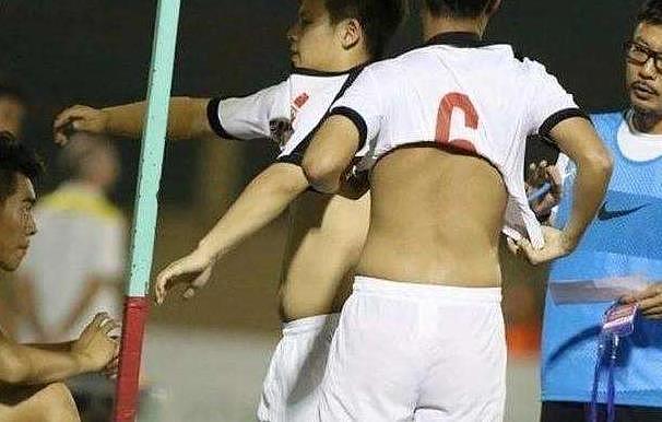 肉眼差距！52岁三浦知良水中训练一身腱子肉，中国足球输在态度
