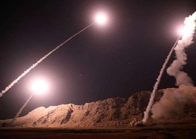 先打机场，伊朗2个导弹旅发射数十枚导弹：弹雨覆盖美军空军基地