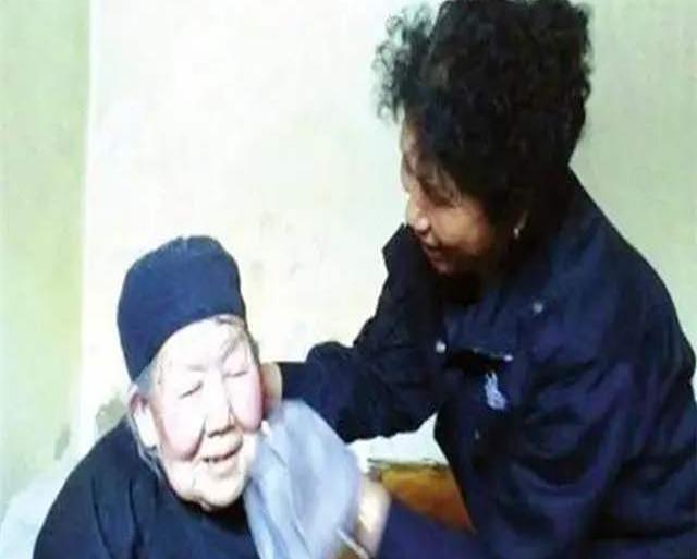 1981年，一位农村老妇到北京看病！为何多位开国将军亲自探望？