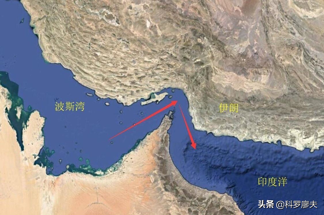 伊朗威胁要打海上游击战，橡皮艇装半吨炸药，炸翻美军万吨巨舰