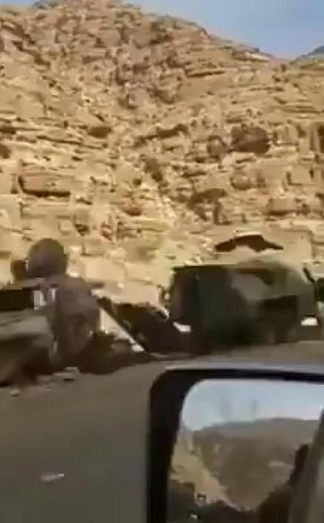 沙特联军大崩溃，数千人逃命：死亡公路丢弃数百辆美国先进战场