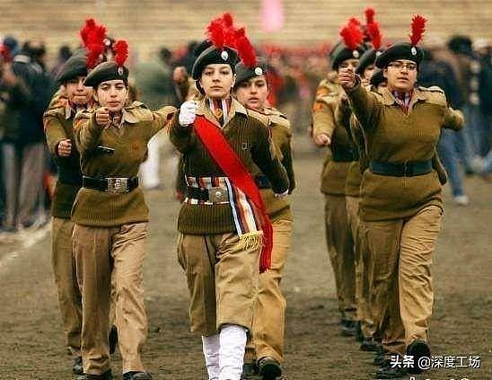 印度为鼓舞士气，在边境山区首次部署女兵：印度军队欢呼雀跃