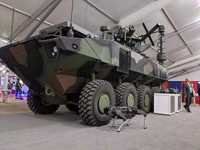 美军陆战队新玩具：两栖远征战车，携带四足机器狗，浑身挂满导弹