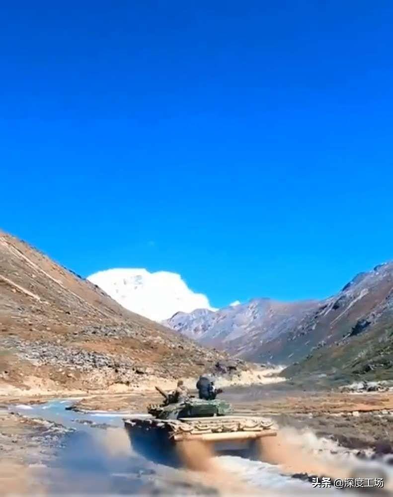 反坦克导弹掩护，印度T-90坦克边境渡河：小心翼翼就怕遭偷袭