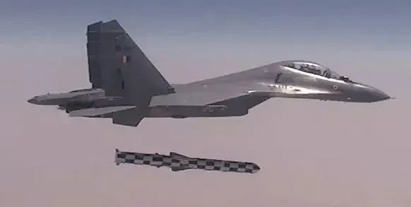 印度又想不开了？联俄研制布拉莫斯超远程空空导弹，能飞起来吗？