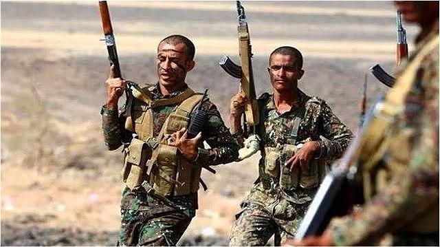 局势起了变化：弹道导弹袭击也门新兵营，炸死80人！现场惨不忍睹