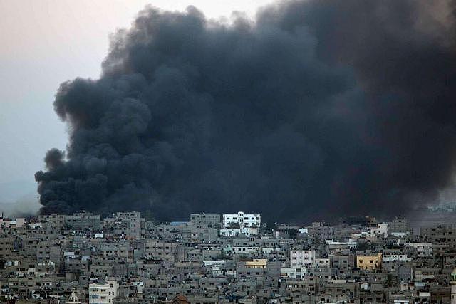以色列承认突袭伊本土，德黑兰连发爆炸，伊数万海外战士誓言报复