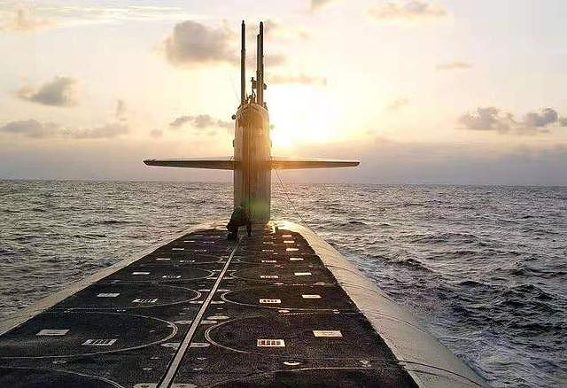 凌晨时分，美军氢弹头洲际导弹穿越太平洋：向多国发出战争威胁
