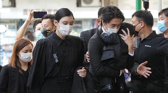 赌王葬礼各房女眷亮看家本领！时髦不够手艺来凑，却被外人抢了镜