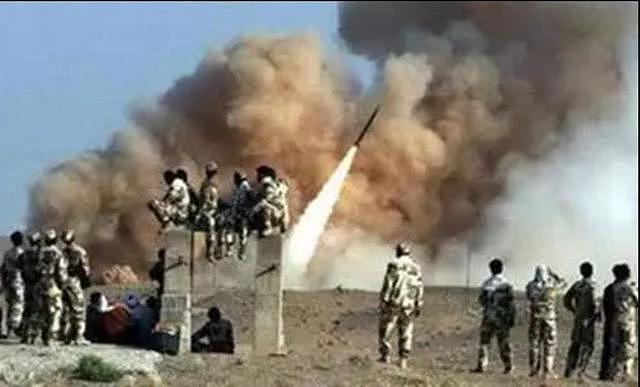 局势起了变化：弹道导弹袭击也门新兵营，炸死80人！现场惨不忍睹