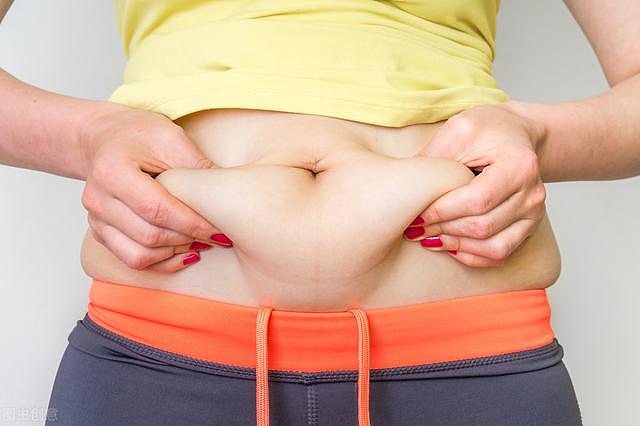 不要急着虐腹！瘦肚子的几个步骤：学会4个动作，铲平肥肉