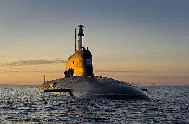 俄军少数还让我们羡慕的武器：世界最强核潜艇，新西伯利亚号下水