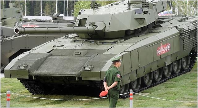 俄军一改粗糙风格，一个走心设计让官兵叫好，坦克装上了移动厕所