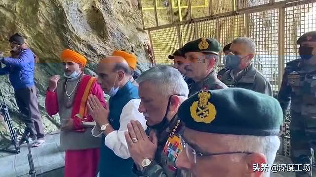 印度陆军司令爬上喜马拉雅山，神秘洞穴拜战神：赐予印军无坚不摧
