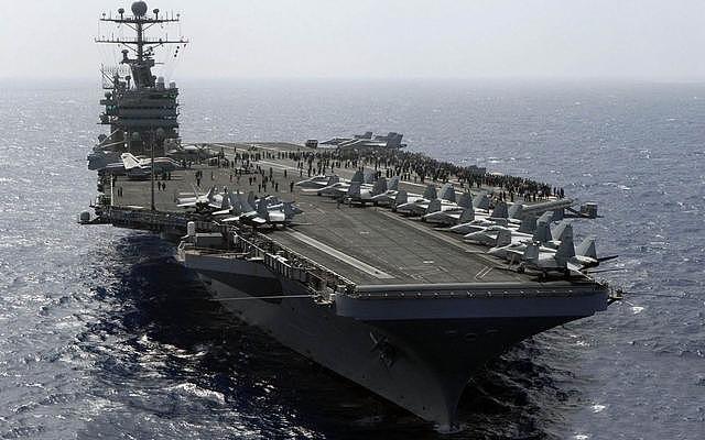 美军航空母舰过海峡时，遭到20艘伊朗快艇追击，张召忠又说对了？