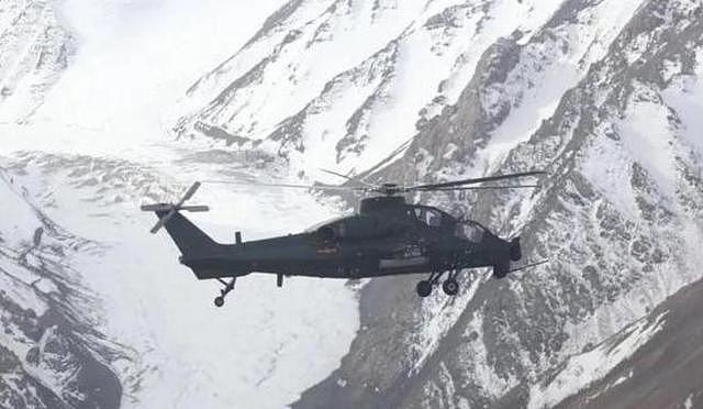 直-10武装直升机跃上青藏高原，不仅来去自如，还能痛打阿帕奇