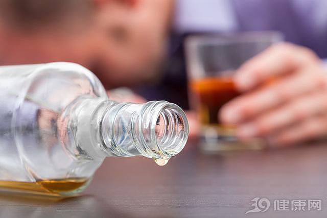 酗酒是“自杀”，劝酒是“谋杀”！权威期刊已证实：一滴酒也别沾