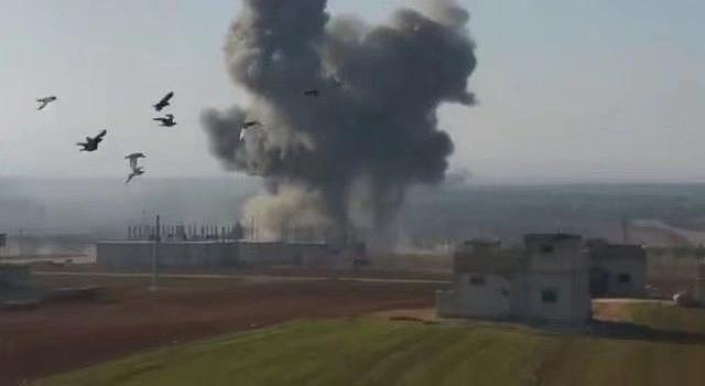 2吨炸弹剧烈爆炸，炸瘫叙军机械化集群：老虎师将军当场阵亡
