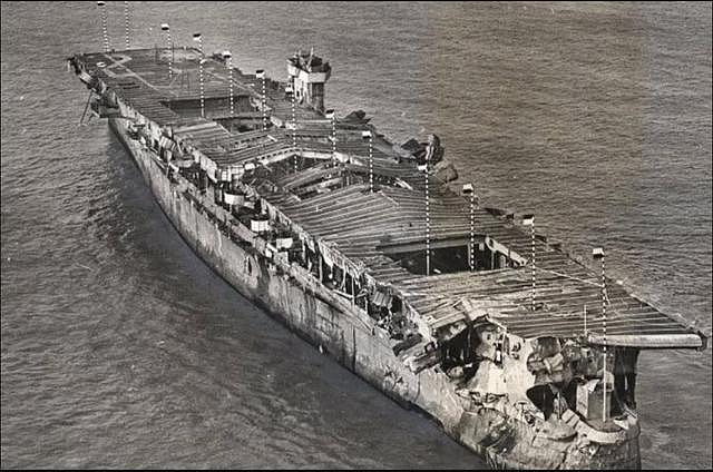 原子弹的巨大破坏力：航空母舰被炸成麻花，战列舰被抛到300米外