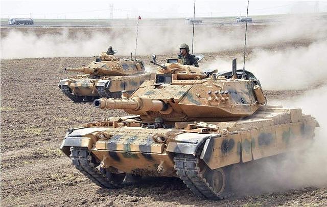 炮兵群已待命，大战一触即发，土耳其锁定叙利亚，只等一声令下