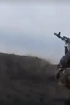 亚美尼亚步枪对空扫射，正面硬怼：当场击落一架阿塞拜疆无人机