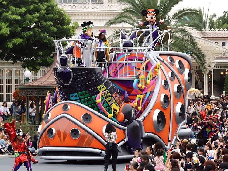 旅行看世界：迪士尼乐园多年来是如何庆祝万圣节的，一起看看吧