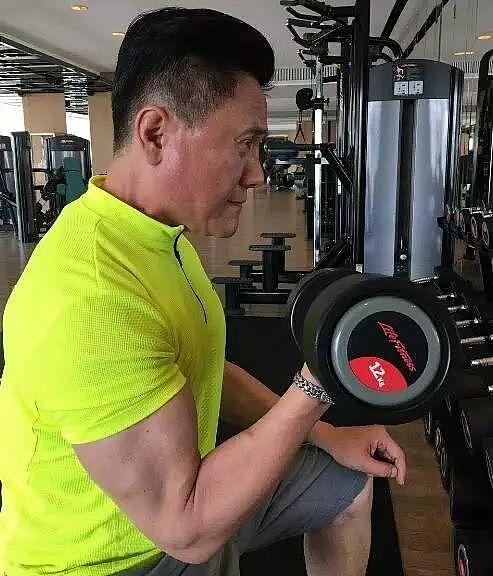 43岁言承旭大秀健硕身材，网友：肌肉比很多健身教练好