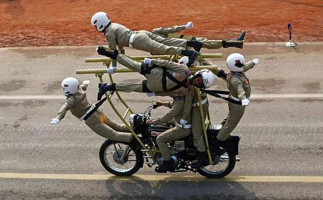 印军放弃装一个班的摩托车，急购大八轮步战车，这次想装一个旅？