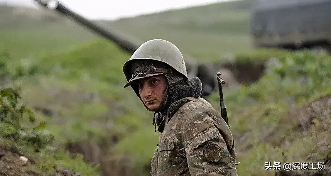 无人机疯狂猎杀！亚美尼亚12-15岁少年兵被炸：没有逃生机会