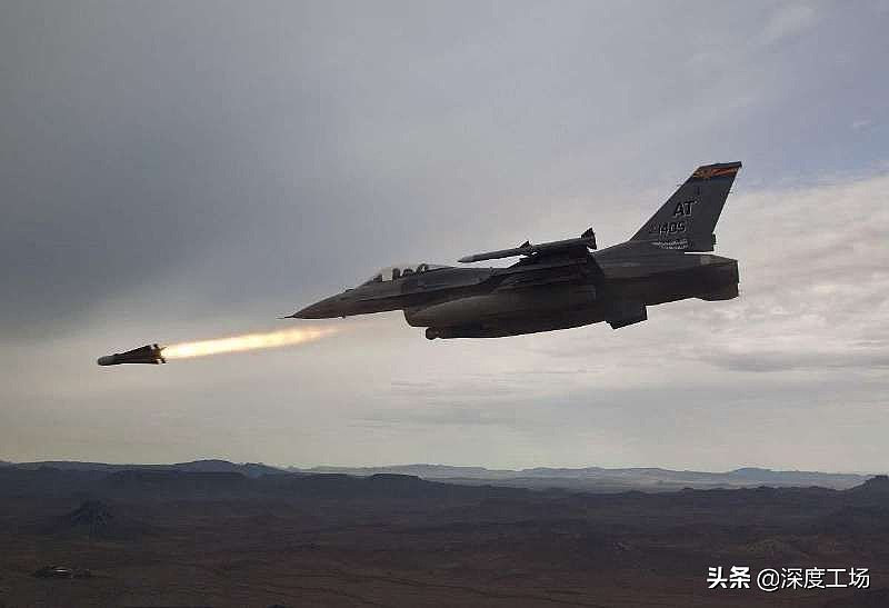 美国要对伊朗下狠手，敢买俄罗斯S-400导弹：F-35战机就突袭摧毁