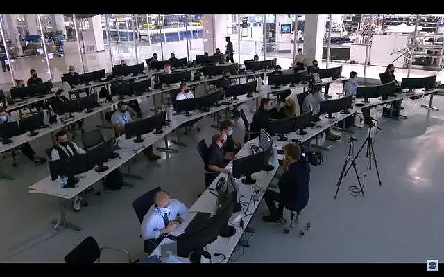 刚刚，马斯克再次创造航天历史！SpaceX首次载人航天任务圆满闭环