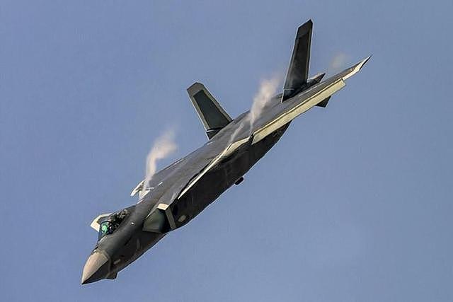 隐身战斗机中的“姚明”：歼-20尺寸为何这么大？比F-35长出5米