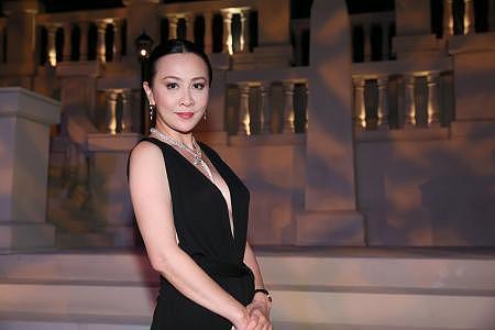惊艳了时光的人总是如此，54岁的刘嘉玲身材仍如少女一般美丽