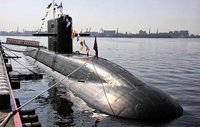 伏特加喝多了吧：俄军唯一AIP潜艇浓烟滚滚，大洋黑洞徒有虚名