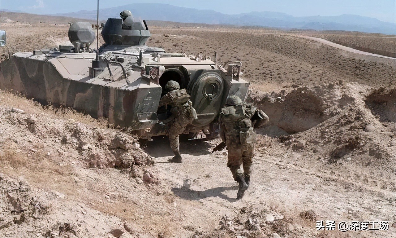 叙利亚雇佣军打头阵冲锋：阿塞拜疆士兵怕死，一打仗就躲后面趴下